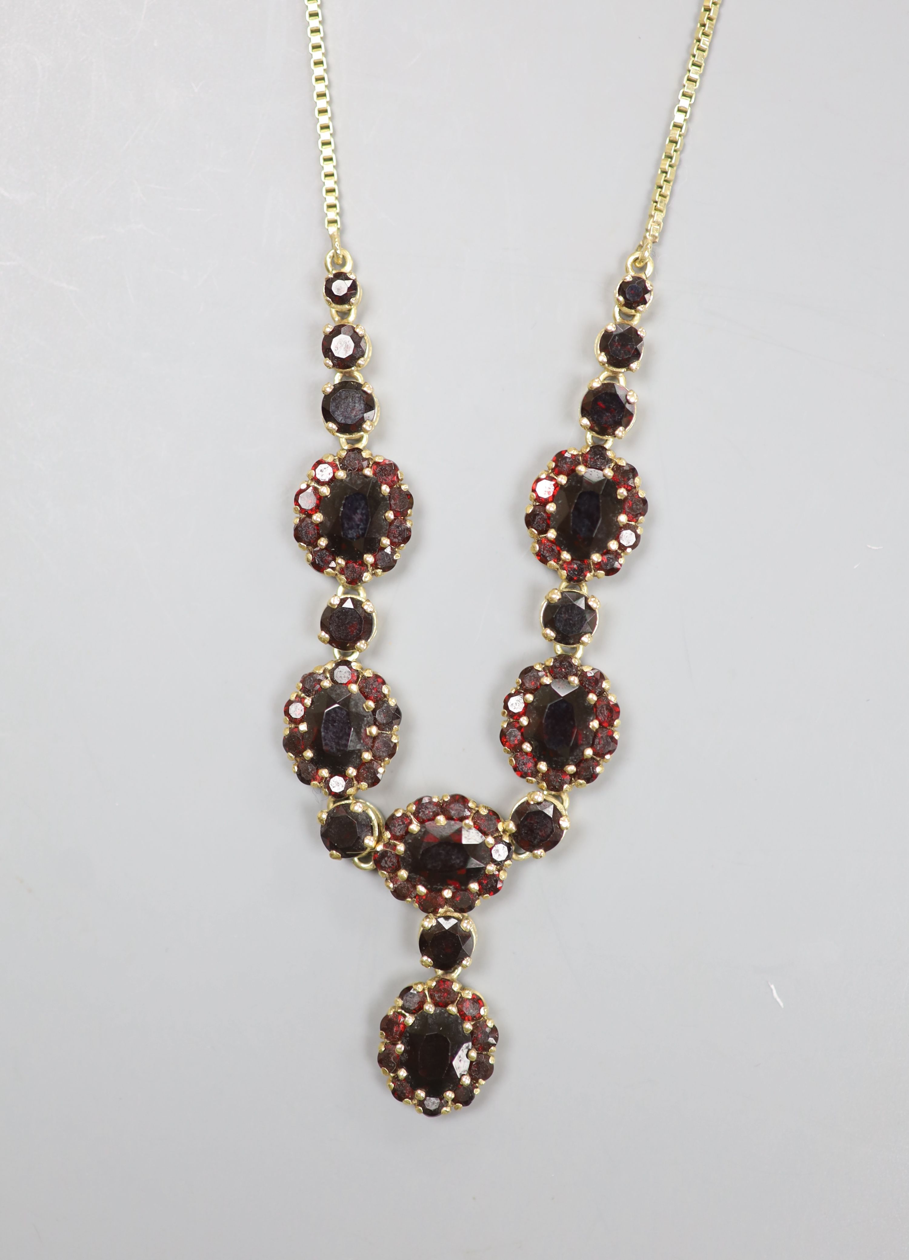 A 20th century 585 yellow metal and garnet cluster set necklace